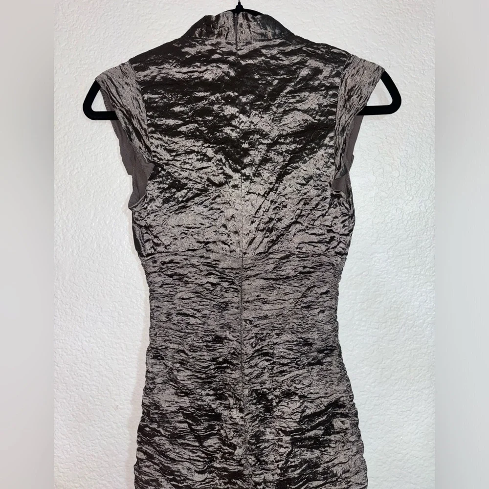 Nicole Miller size 6 shiny dark grey runched midi dress - Picture 5 of 9